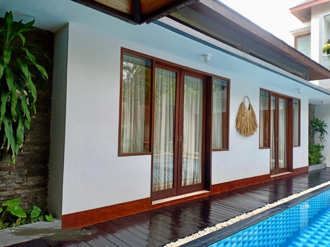Villa Travis Seminyak Exteriör bild