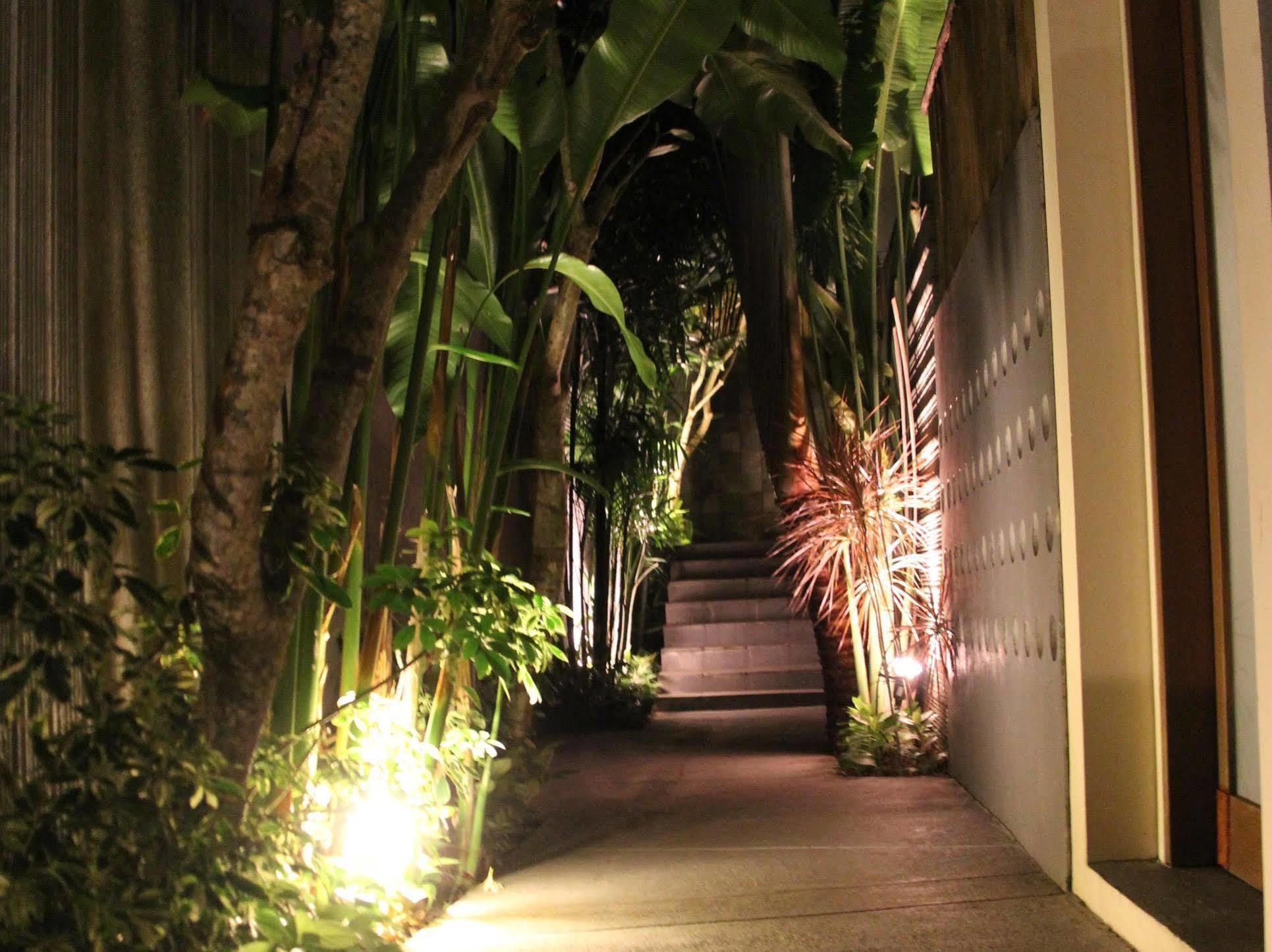 Villa Travis Seminyak Exteriör bild