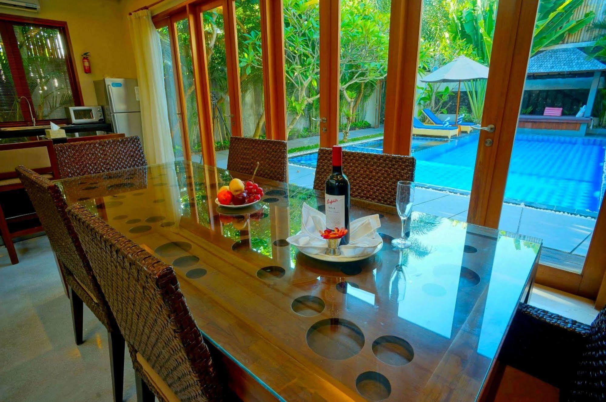 Villa Travis Seminyak Exteriör bild