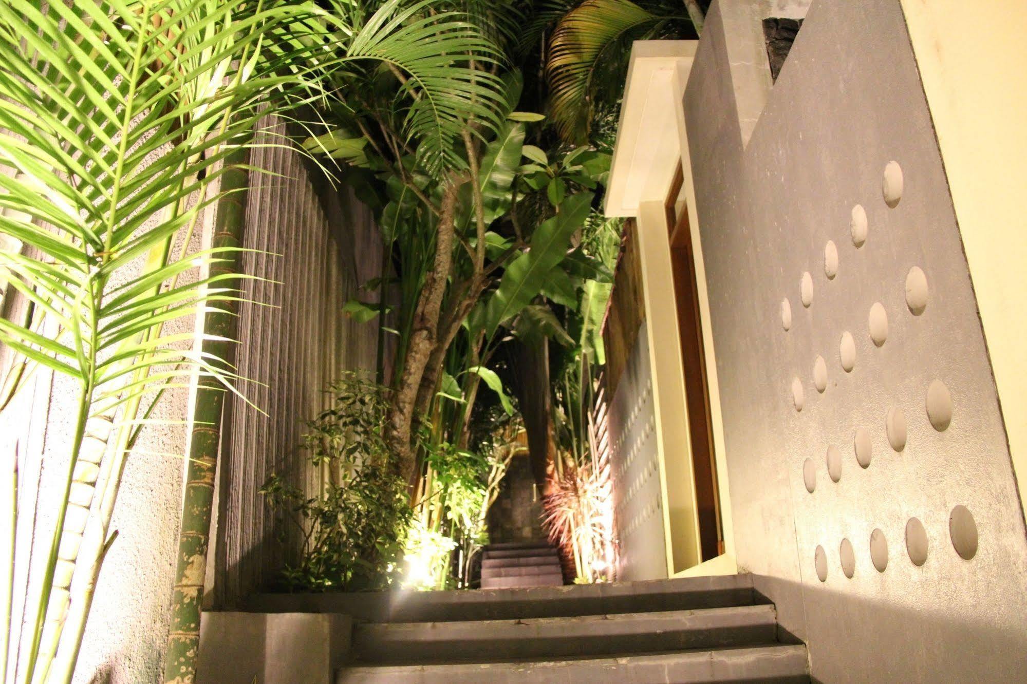Villa Travis Seminyak Exteriör bild