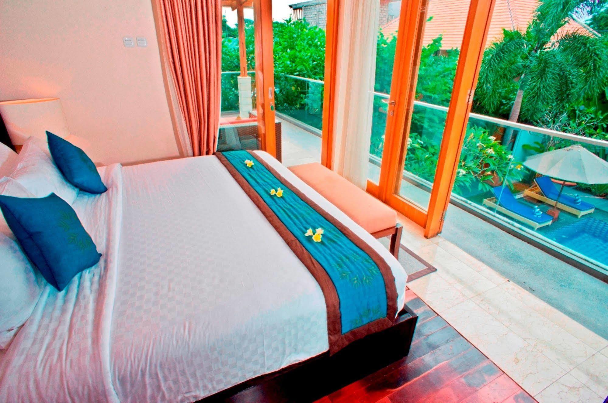 Villa Travis Seminyak Exteriör bild